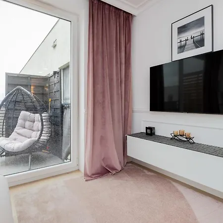 Stylish Two Bedroom Nasypowa By Renters Apartment