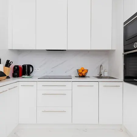 Stylish Two Bedroom Nasypowa By Renters *