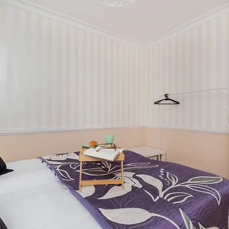 Apartment Stylish Two Bedroom Nasypowa By Renters Gdynia